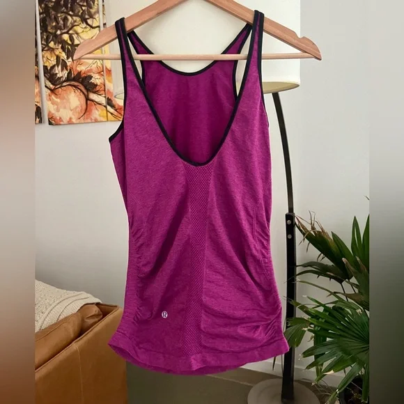 Lululemon In the Flow Tank - Picture 3 of 4